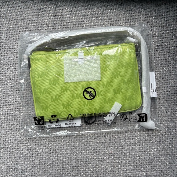 Michael Kors Jet Set Travel Small Lime Wristlet – Brand New Sealed - Picture 2 of 11